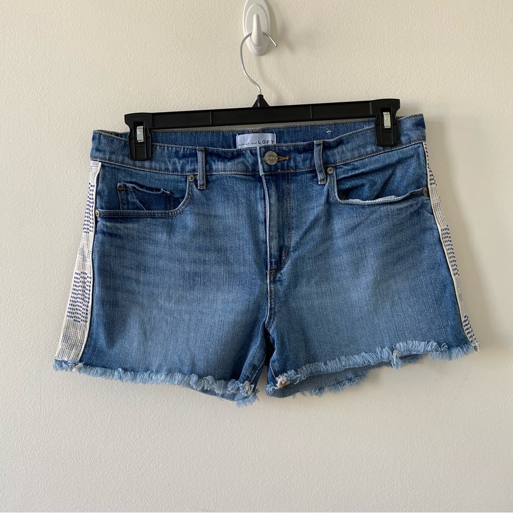 LOFT Women’s Mid-Rise 3” Inseam Cut-off Jean Shorts GUC